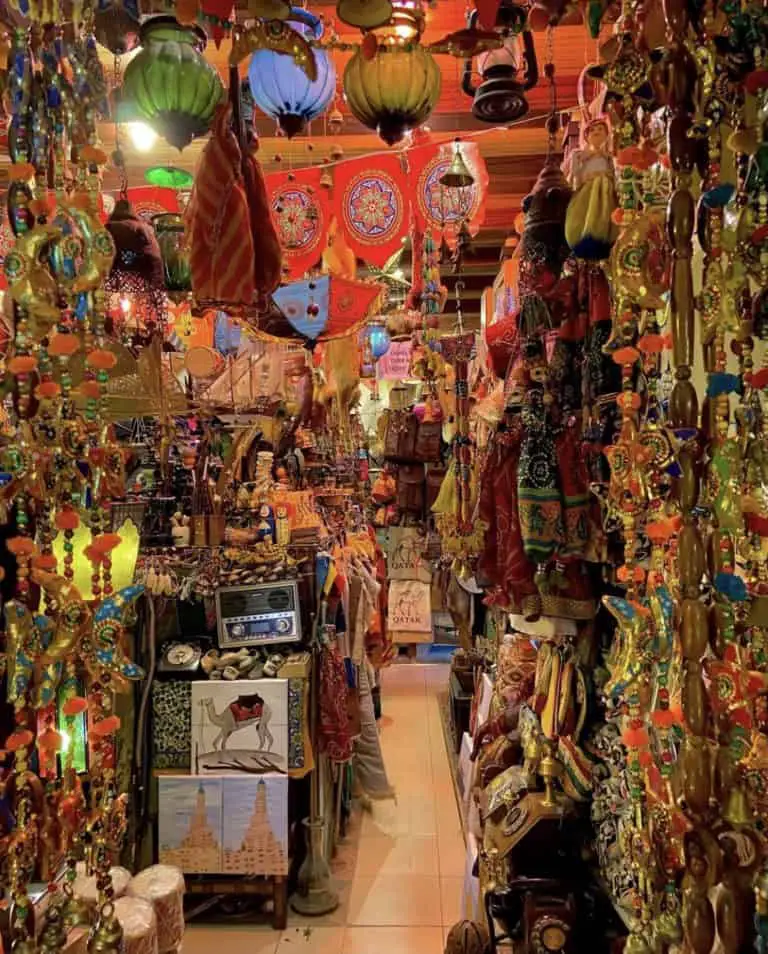 Finding the best qatar souvenirs for yourself, friends and family